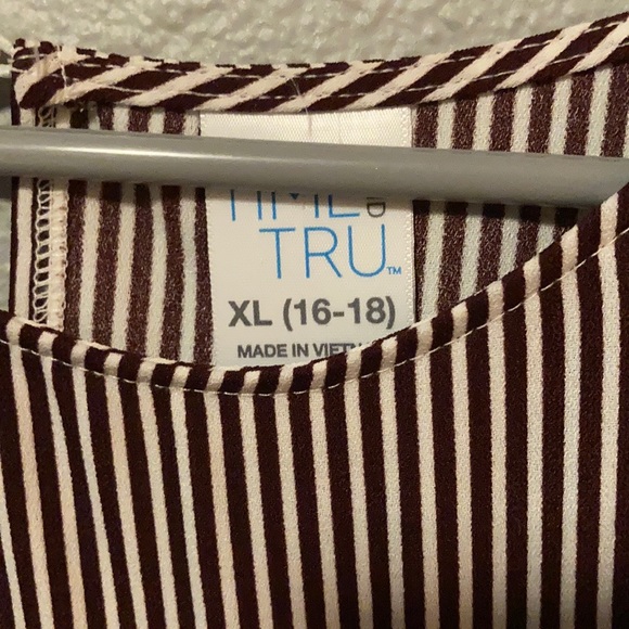 Striped Ruffle Top - Picture 3 of 3